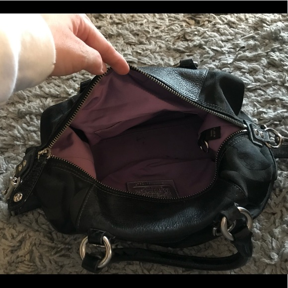 Coach small handbag, purple inside - Picture 2 of 4